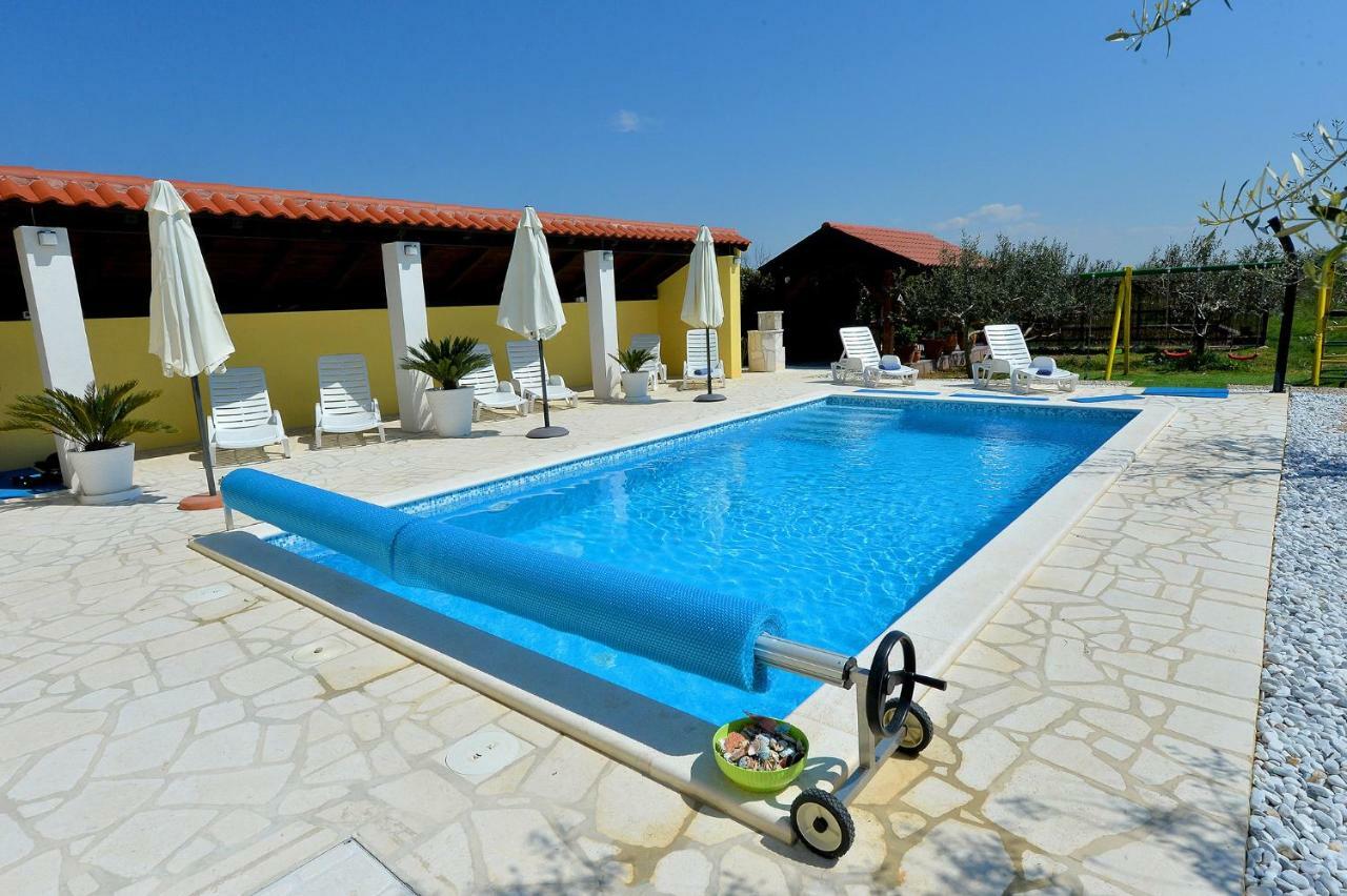 Apartment House Simoni With Pool, Zadar County Привлака Экстерьер фото